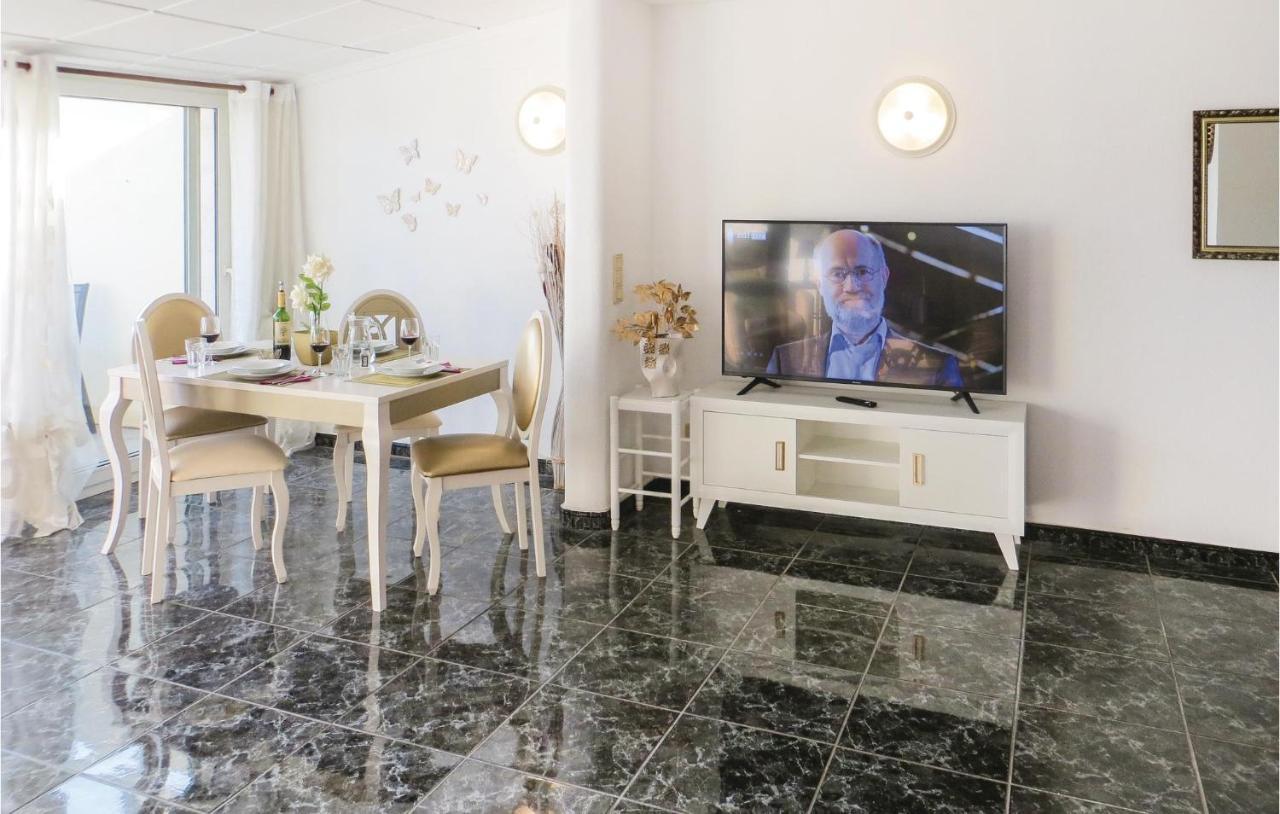 2 Bedroom Stunning Apartment In Torrevieja Exterior photo